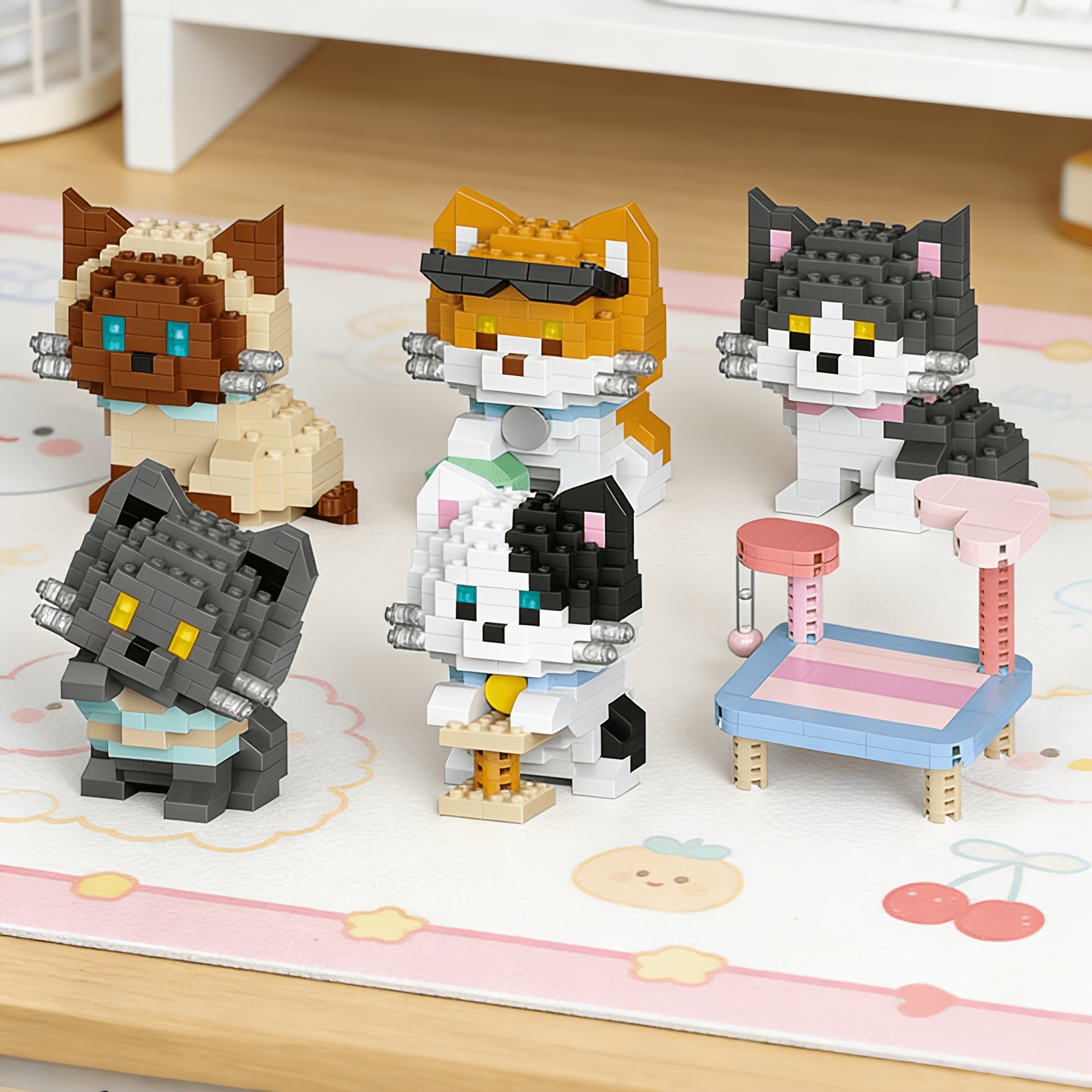 Board Game Master - 猫シリーズの組み立てブロック6個セット、オレンジ色の猫、ブリティッシュショートヘアブルーキャット、牛猫を含む、DIYの創造的な組み立て玩具、エンターテイメントと教育的なゲーム、明るい色と創造性あふれる、ライトラグジュアリーな雰囲気のテレビキャビネット、ダイニングテーブルの装飾、ライトラグジュアリーな雰囲気のある家の装飾品、子供たちの探求意欲を刺激する、ティーンエイジャーに適しており、細かい運動能力と思考力を高めます、耐久性のあるABS素材で作られています、誕生日、クリスマス、ハロウィン、新年に最適なギフトです。