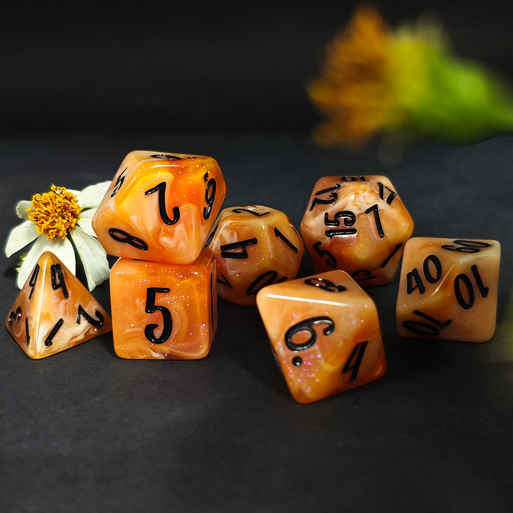 7個入り キャラメルクリームスワールグリッター多面体DNDダ - Board Game Rpg のレビューと価格